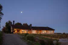 08 The house is oriented towards the South and gets a perfect view of the lake