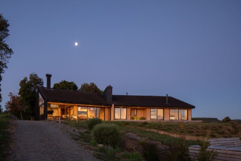 The house is oriented towards the South and gets a perfect view of the lake