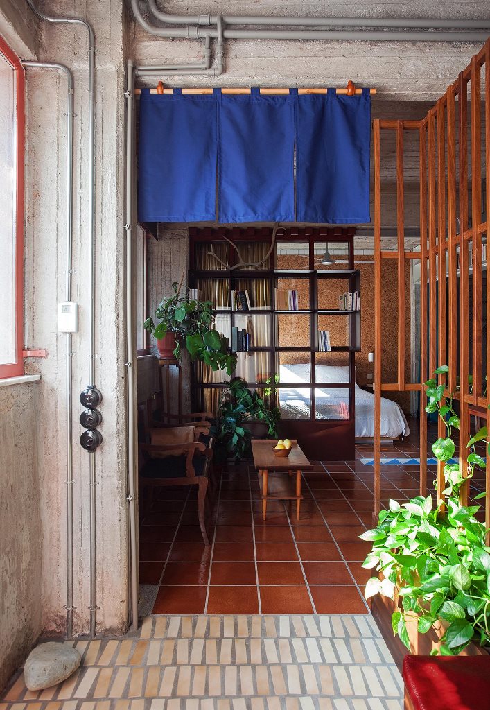 There are wooden screens, bookshelves and even fabric that work as space dividers