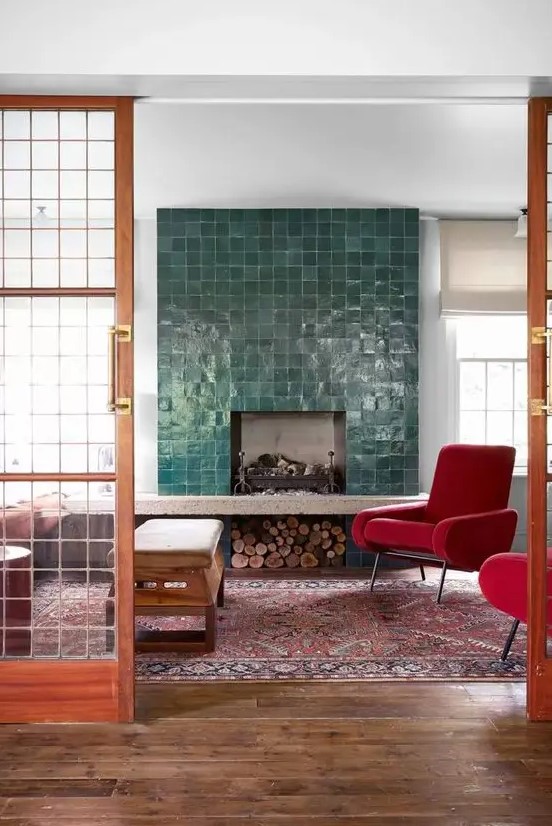 - تصآميم مدفأة ملونة انيقة .. ! A-faux-fireplace-with-glazed-green-tiles-around-it-and-firewood-storage-under-it-for-a-chic-look