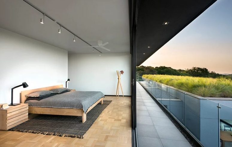 The bedroom decor is very laconic and simple, and it's focused towards to extended views
