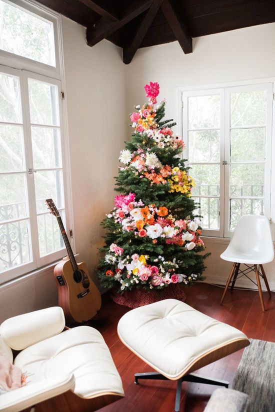 26 Whimsical Floral Christmas Tree Decor Ideas DigsDigs