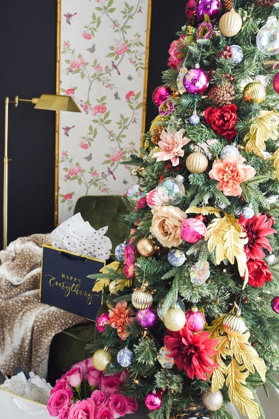 26 Whimsical Floral Christmas Tree Decor Ideas DigsDigs