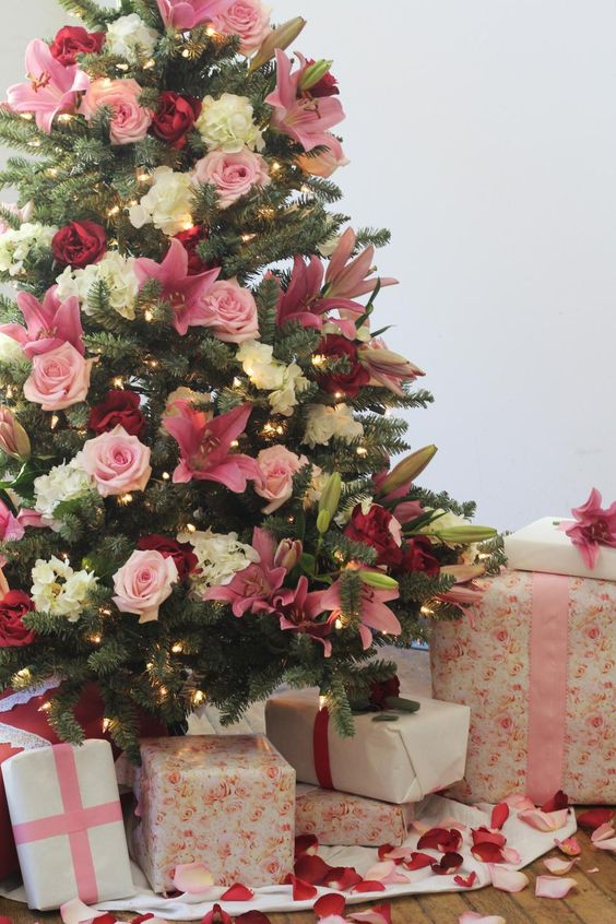 26 Whimsical Floral Christmas Tree Decor Ideas DigsDigs