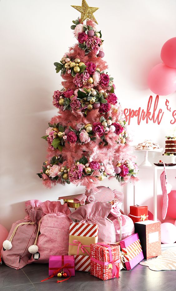 26 Whimsical Floral Christmas Tree Decor Ideas  DigsDigs