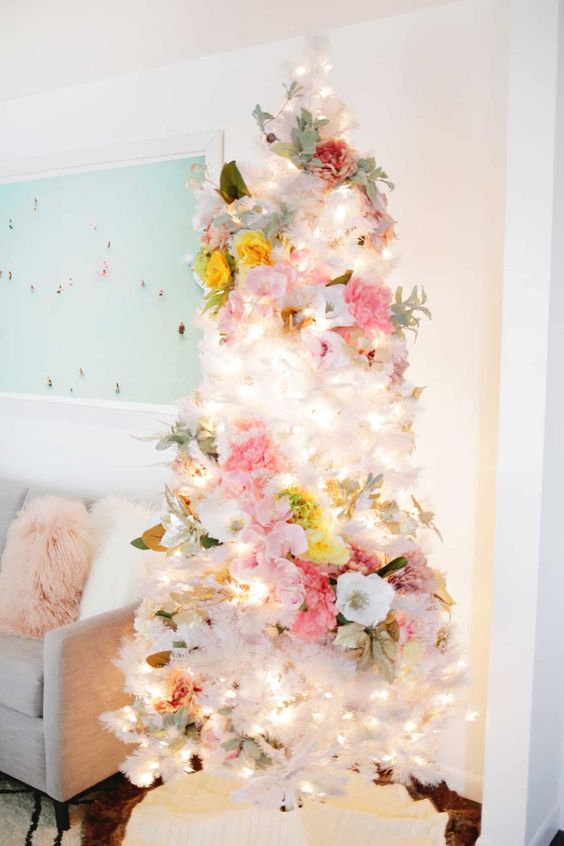 26 Whimsical Floral Christmas Tree Decor Ideas DigsDigs