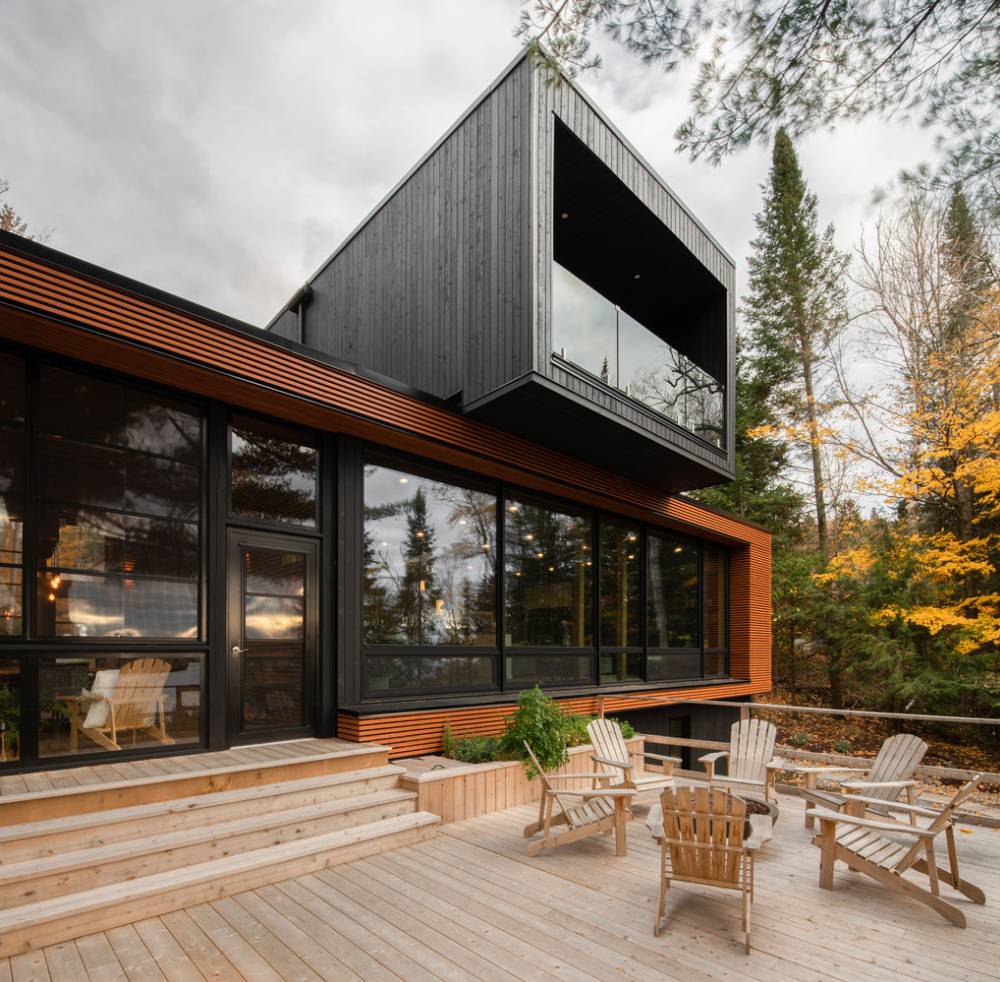 This contemporary house is built of five modules in the forest and looks really impressive