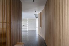 02 The aesthetic of the dwelling is minimalist, you may see a lot of sleek surfaces and airy spaces