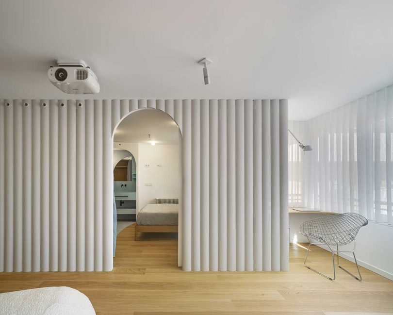 a cool small working space is a must for a contemporary apartment