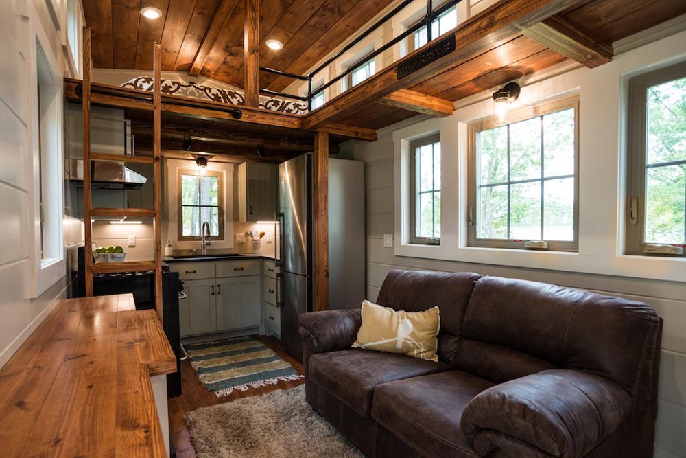 Inside this tiny house there’s actually enough space for a living area, a kitchen, a bathroom and two bedrooms