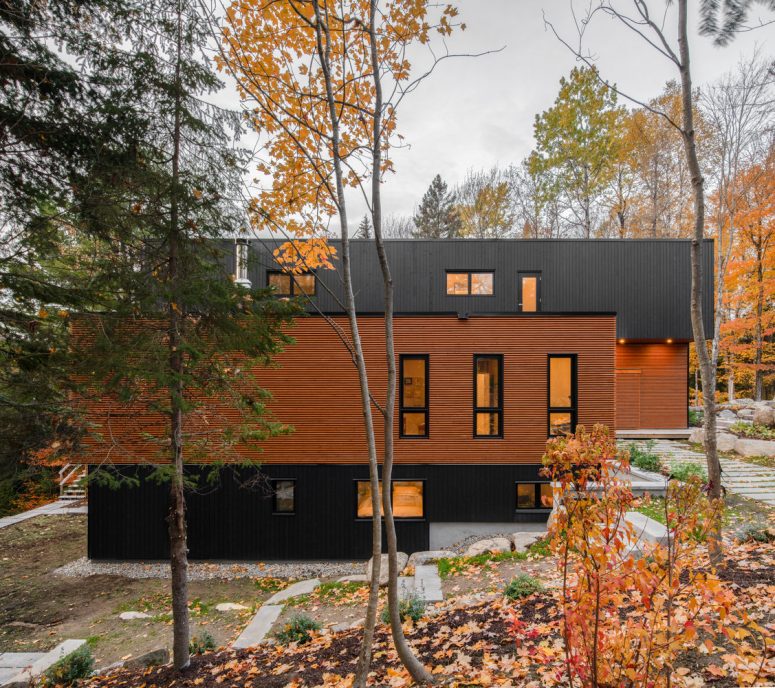 The color palette featured on the outside of the house allows it to blend into the woodland decor