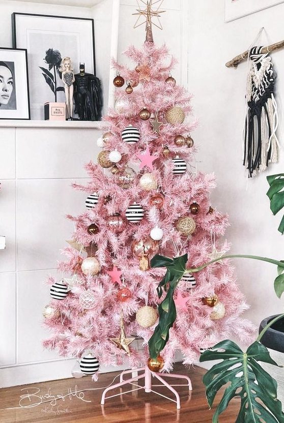 a super glam Christmas tree in pink, with striped, pink and gold ornaments will bring a fun and creative touch to your space