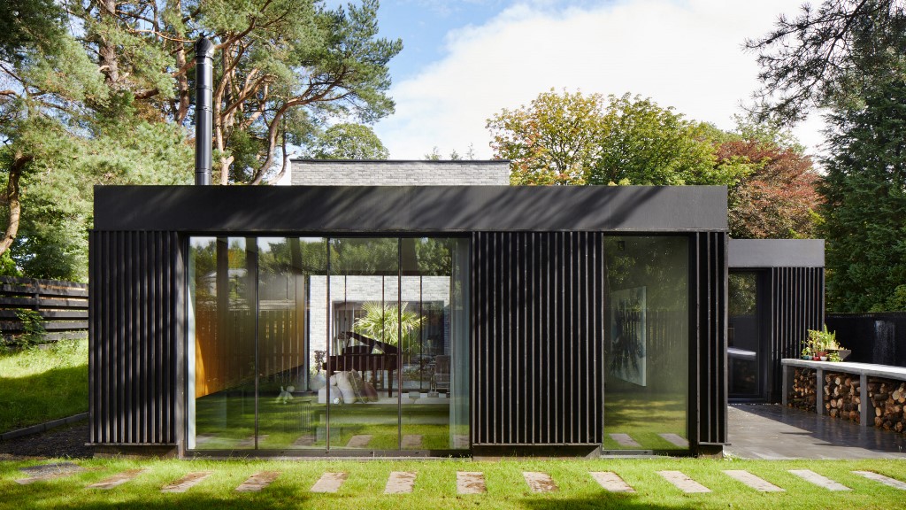 This contemporary house includes small inner courtayrds to make it more private and create a connection to outdoors