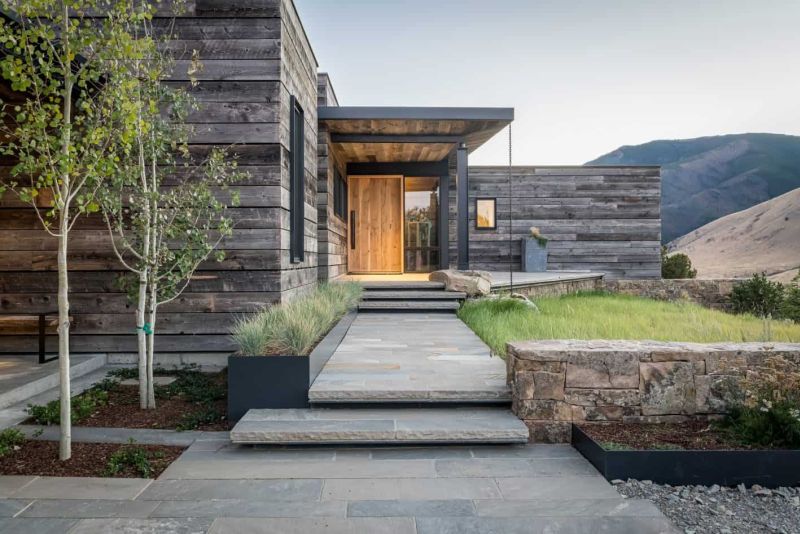 Rural Elegance: Rustic Home Landscape