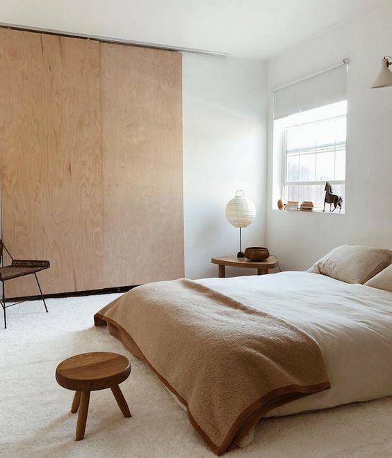 a Japandi bedroom in neutrals feels very welcoming, airy and cozy and looks simple and chic at the same time