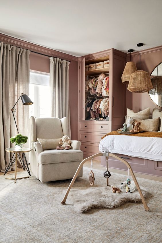 a mauve kid's room with a raised bed, a mobile and a chair, some pendant lamps is a chic place