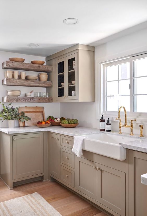 36 Refined Taupe Kitchen Decor Ideas, What Wall Color Goes With Taupe Kitchen Cabinets