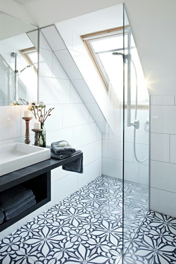 a skylight is made in the shower zone, so the privacy is kept and there's much light inside