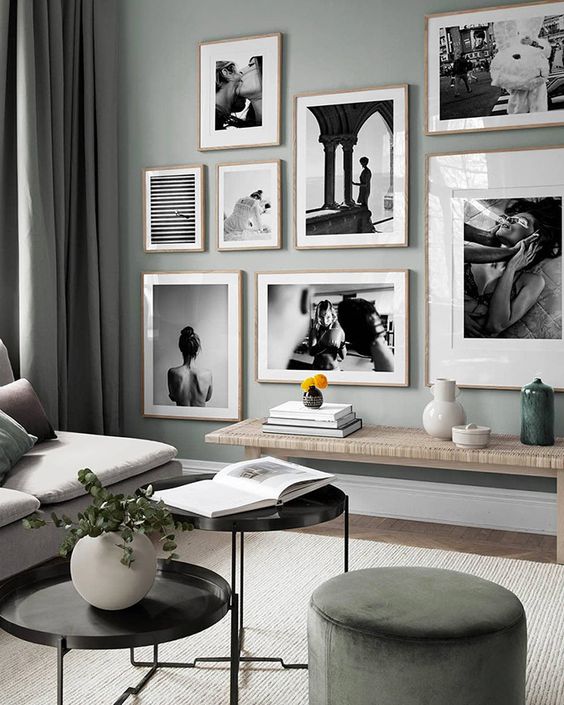 https://www.digsdigs.com/photos/2021/11/an-eye-catchy-black-and-white-gallery-wall-with-a-free-form-and-light-stained-wooden-frames-for-a-more-interesting-look.jpg