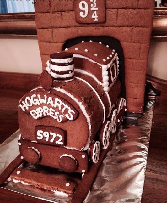forget usual gingerbread houses and men and make a Hogwarts Express piece of gingerbread instead to impress everyone