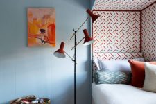 a catchy space with a windowsill daybed, a catchy coquelicot printed wallpaper accent, a coquelicot floor lamp and a printed rug