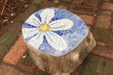 11 a lovely garden decoration of a tree stump with a mosaic top is an amazing idea for adding a bright touch to the space