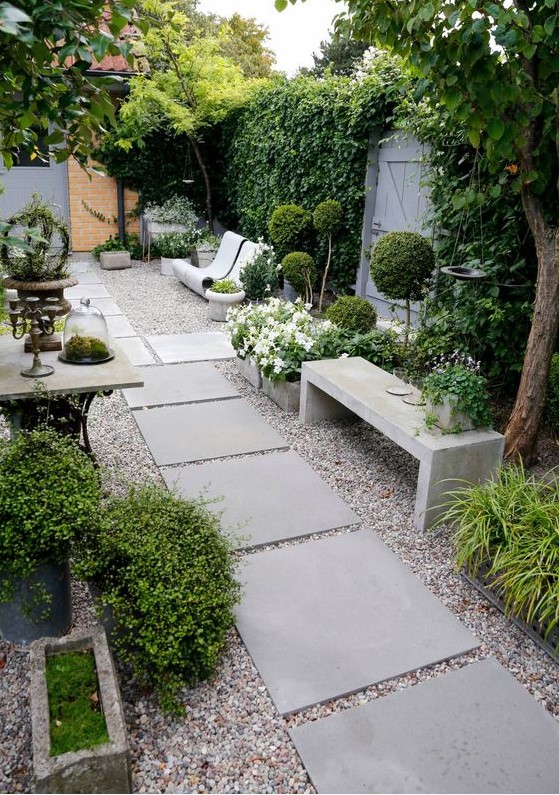 chic garden pathways with gravel and large paving stones make up a very successful combo