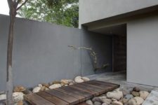 a lovely Japanese front yard design