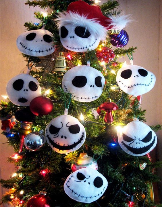 Nightmare Before Christmas ornaments like these ones can be easily DIYed and you can use them for Christmas, too