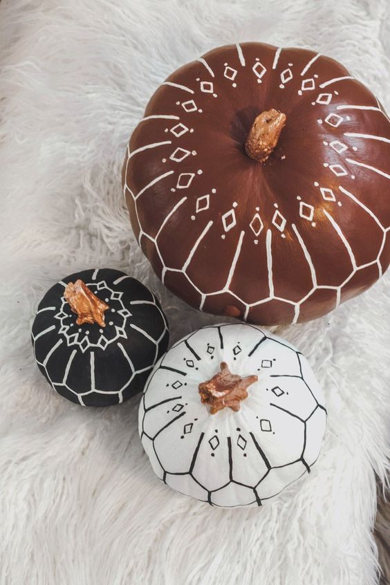 34 Sharpie Halloween Pumpkin Decor Ideas DigsDigs