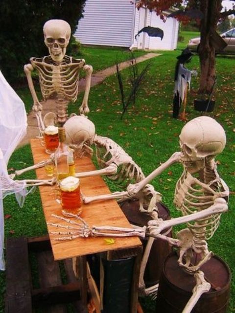 a beer drinking skeleton Halloween scene is a simple ro realize and cool idea for hilarious decor