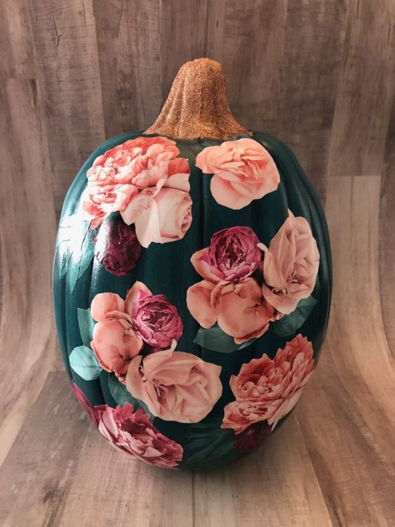 a gorgeous and refined black pumpkin for Halloween decorated with pink and mauve decoupage blooms is amazing