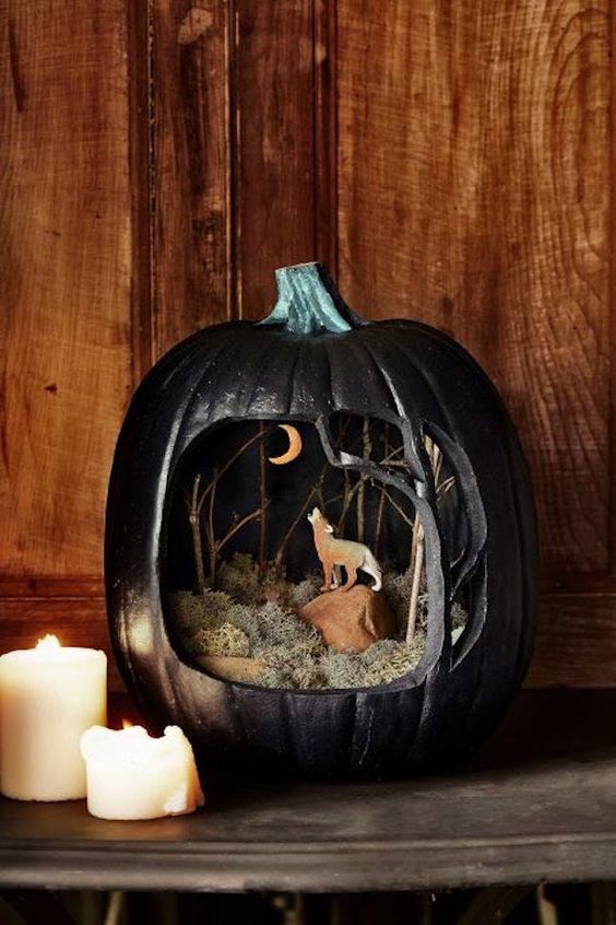 a lovely Halloween diorama in black, with moss, rocks, branches and a wolf and a moon is a gorgeous idea to make a statement