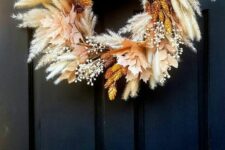 a cute Thanksgiving wreath for a front door