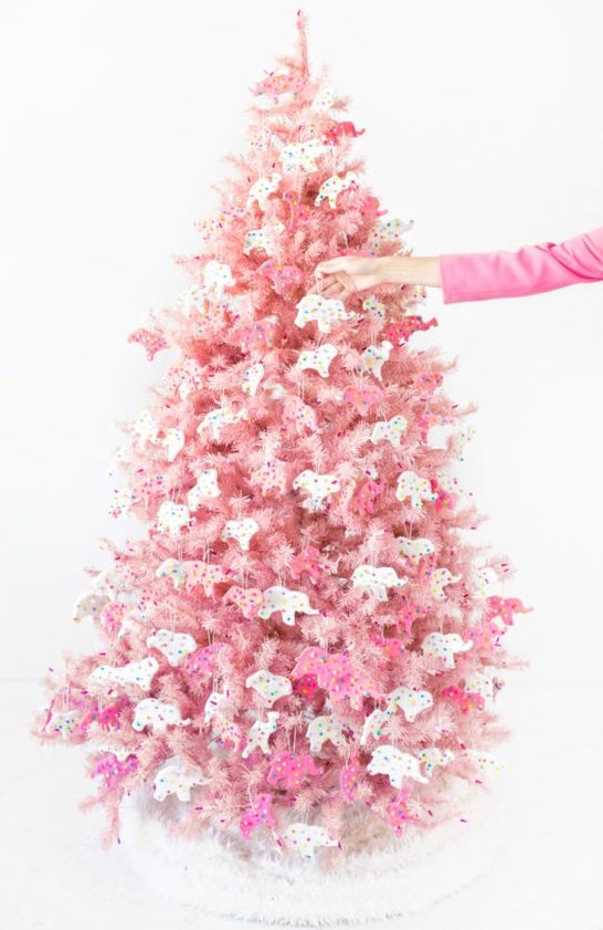 41 Fun Colored Christmas Tree Decor Ideas - DigsDigs 41 Fun Colored Christmas Tree Decor Ideas - DigsDigs