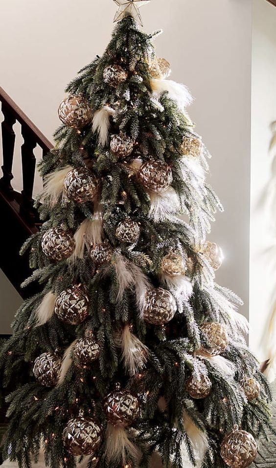 a creative boho Christmas tree with pampas grass and stylish brown ornaments and lights is a bold and catchy idea