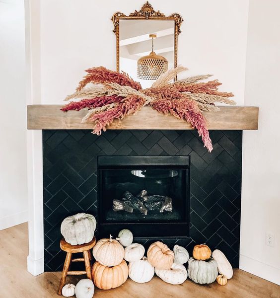 stylish boho Thanksgiving decor with neutral and pink pampas grass and natural pumpkins
