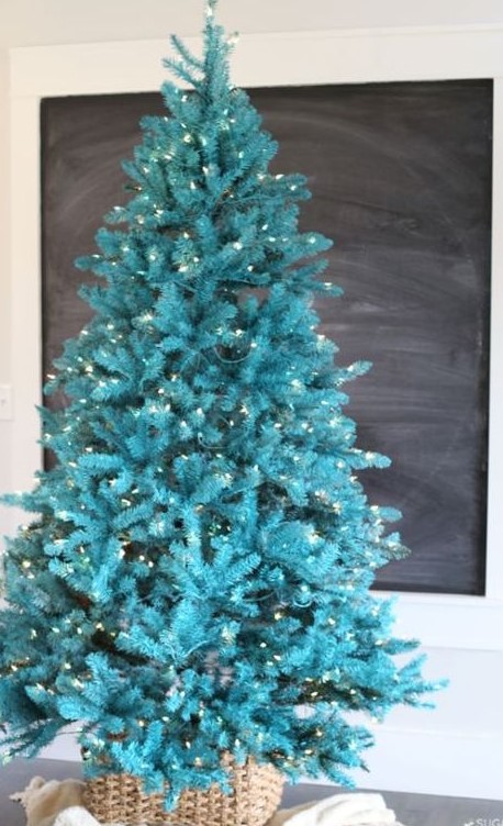 a gorgeous bold turquoise Christmas tree with lights in a basket - you don't need any decor as you alreayd have a bold color statement