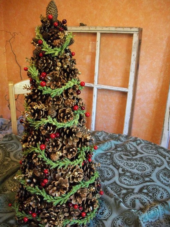 a pinecone Christmas tree with berries and evergreens is truly a Christmassy thing
