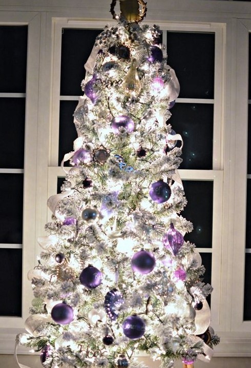 a white Christmas tree decorated with white, lilac and purple ornaments, garlands and lights is a very cool and chic idea