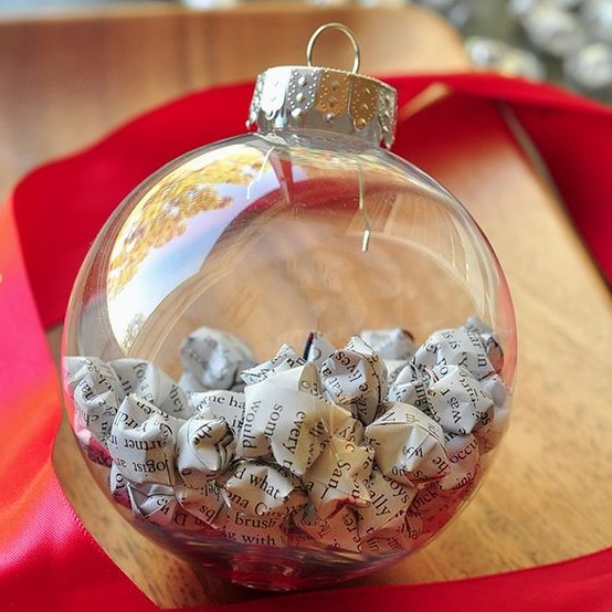 47 Clear Glass Christmas Ornament Decor Ideas - DigsDigs