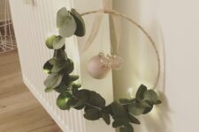 08 a modern Christmas wreath of an embroidery hoop, eucalyptus, mercury glass and pearl ornaments is a cool decoration