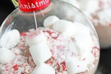 31 peppermint hot cocoa ornaments can become great gifts for everyone or can be attached to gifts as tags and small favors