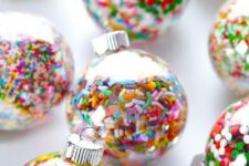 35 colorful sprinkles to make dessert ornaments, add color to your Christmas tree and they can be used as Christmas gift tags