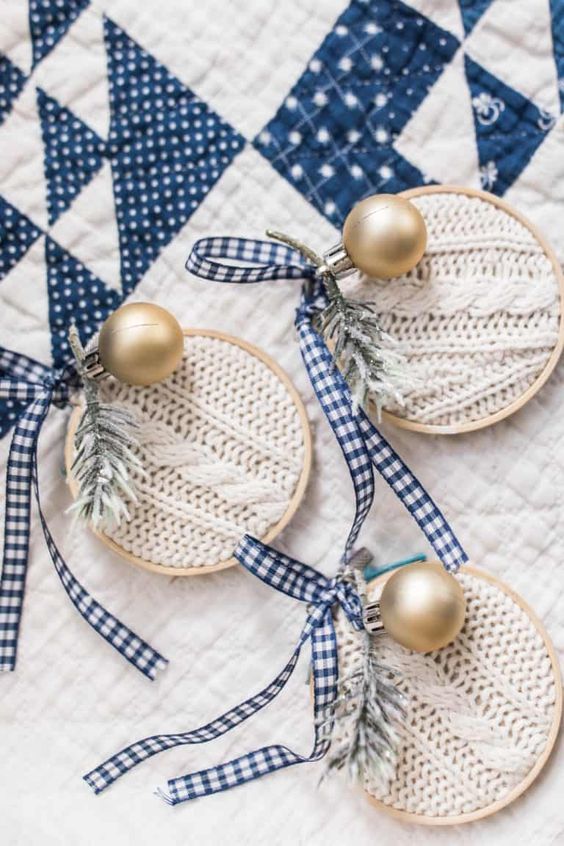 last minute Christmas ornaments of embroidery hoops, white knit pieces, snowy evergreens and gold ornaments are cool