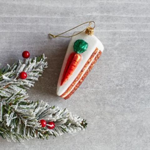 a carrot cake piece is a fantastic and cute Christmas ornament, show off your favorite dessert on your tree