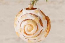 a cinnabon Christmas ornament is a gorgeous idea and many of us will be happy to see their favorite dessert on the tree