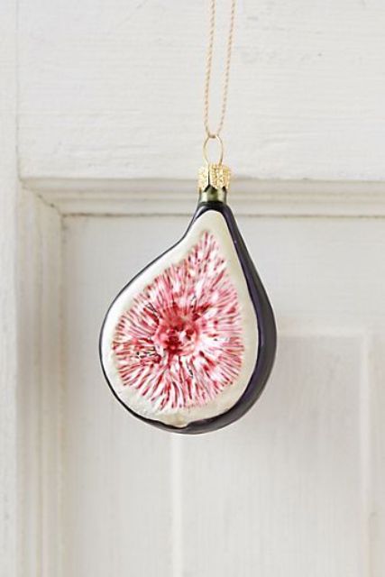 a fig Christmas ornament is a creative and cool looking idea for Christmas, it's chic and fun