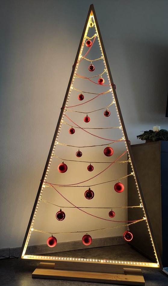 a minimalist frame Christmas tree lined up with lights, with gold and red beads and ornaments is a stylish idea