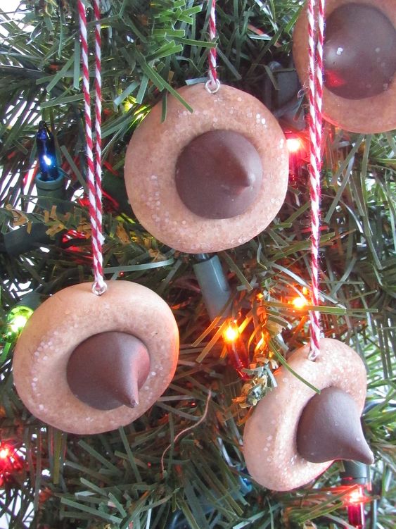 peanut butter cookie Christmas ornaments are a gorgeous and delicious-looking holiday decor idea